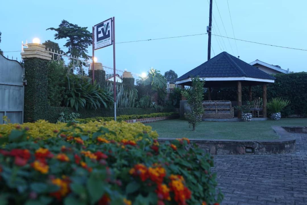 Entebbe Vine Inn Zewnętrze zdjęcie