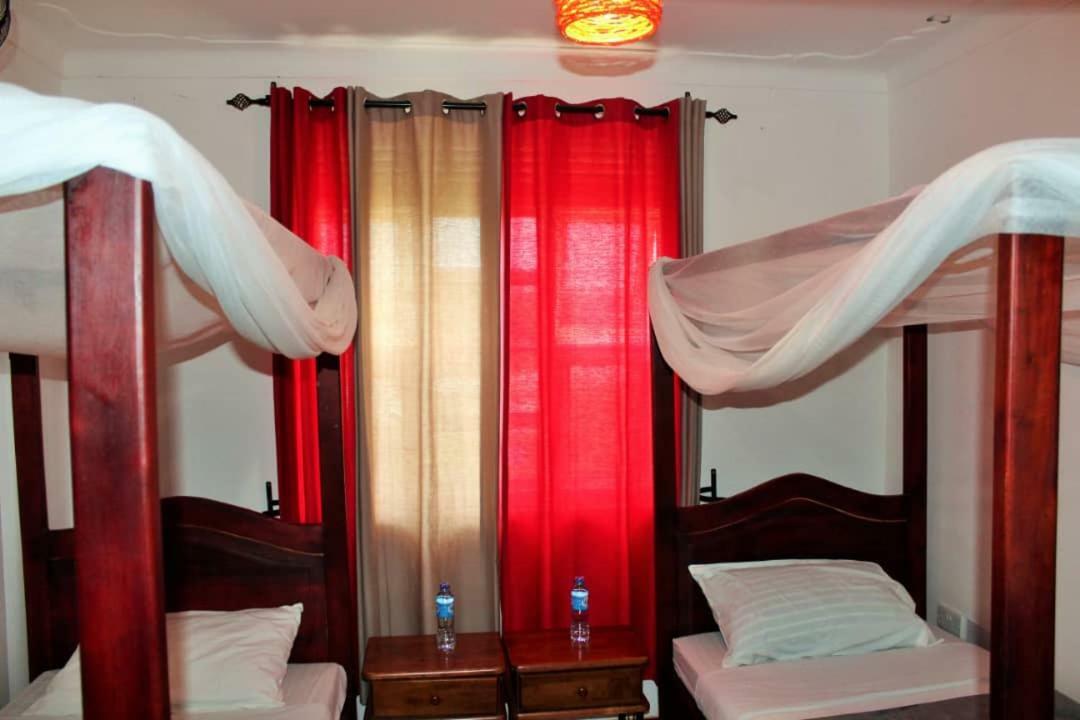 Entebbe Vine Inn Zewnętrze zdjęcie